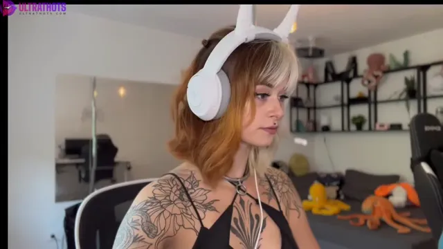 Sally Dinosaur Bizarre Throat Training With Dildos