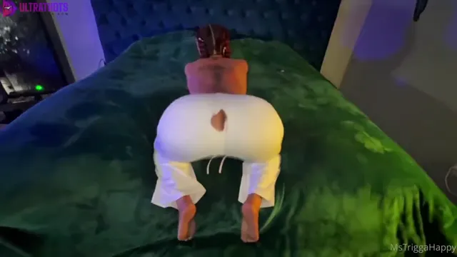 MsTriggaHappy Fat Pussy Split Open By BWC