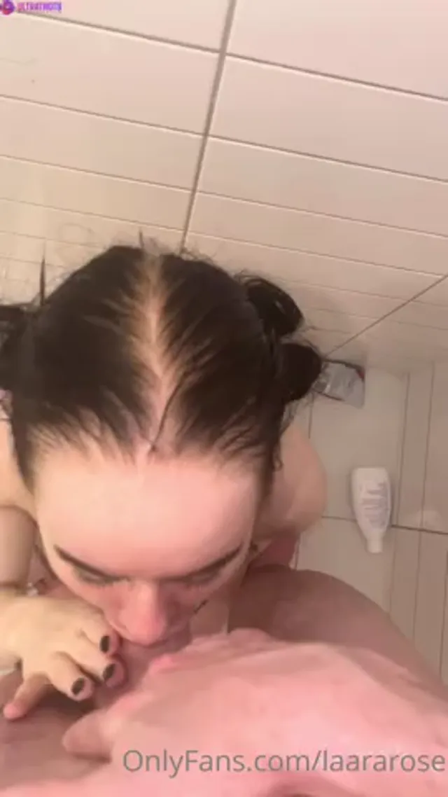 Lara Rose – Quickie Suck And Fuck in Shower