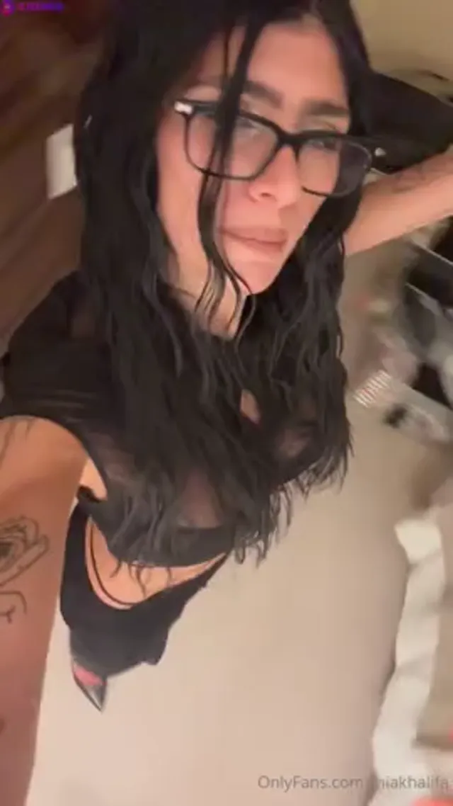 Mia Khalifa – 45 Minute Long Livestream