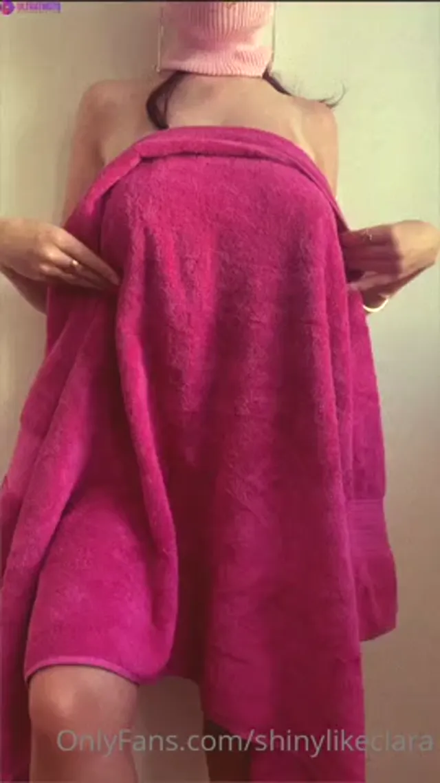 Swedish Shinylikeclara show off her perfect body