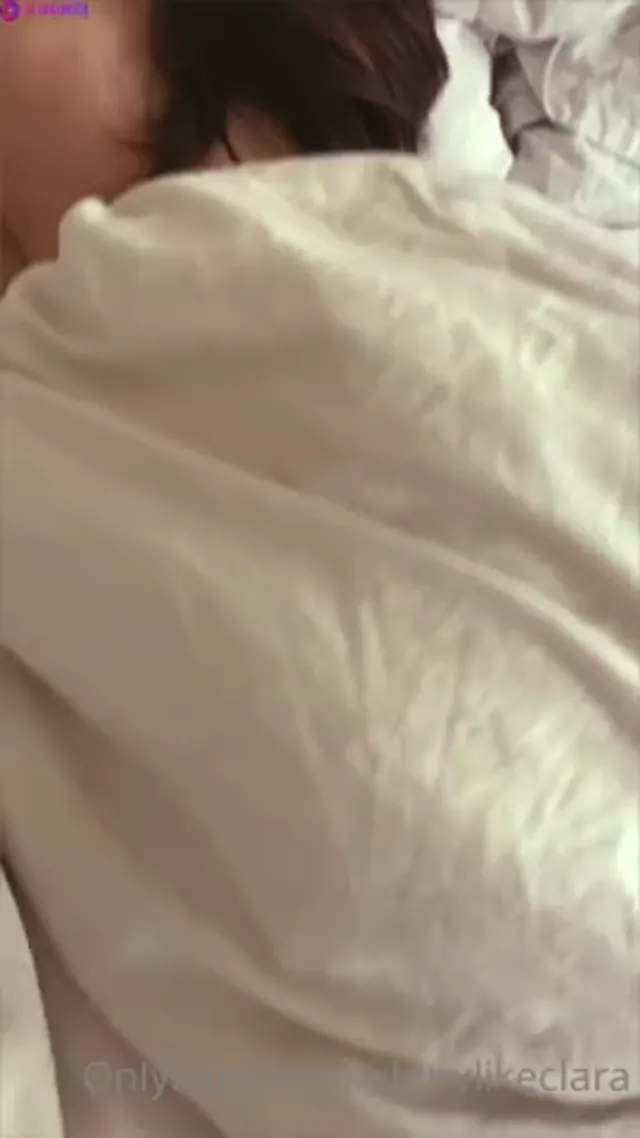 Swedish Shinylikeclara show off her body and masturbate