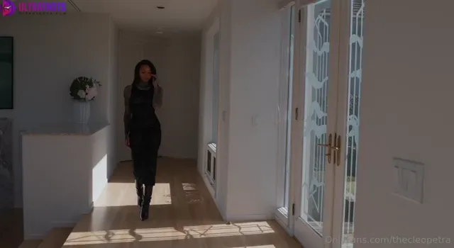 Swedish Cleo Kinnaman strips fully naked showing her breast and pussy