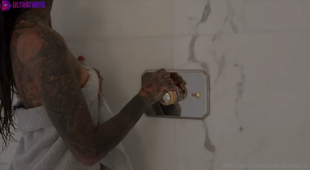 Swedish Cleo Kinnaman fully nude in shower showing her ass and pussy