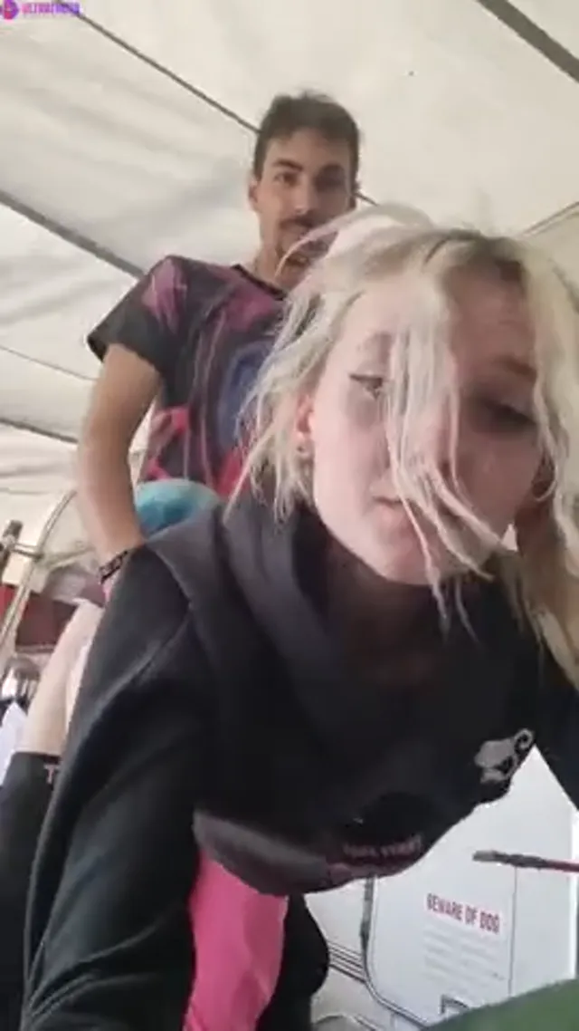 Blond Amateur sextape campingvogn sex