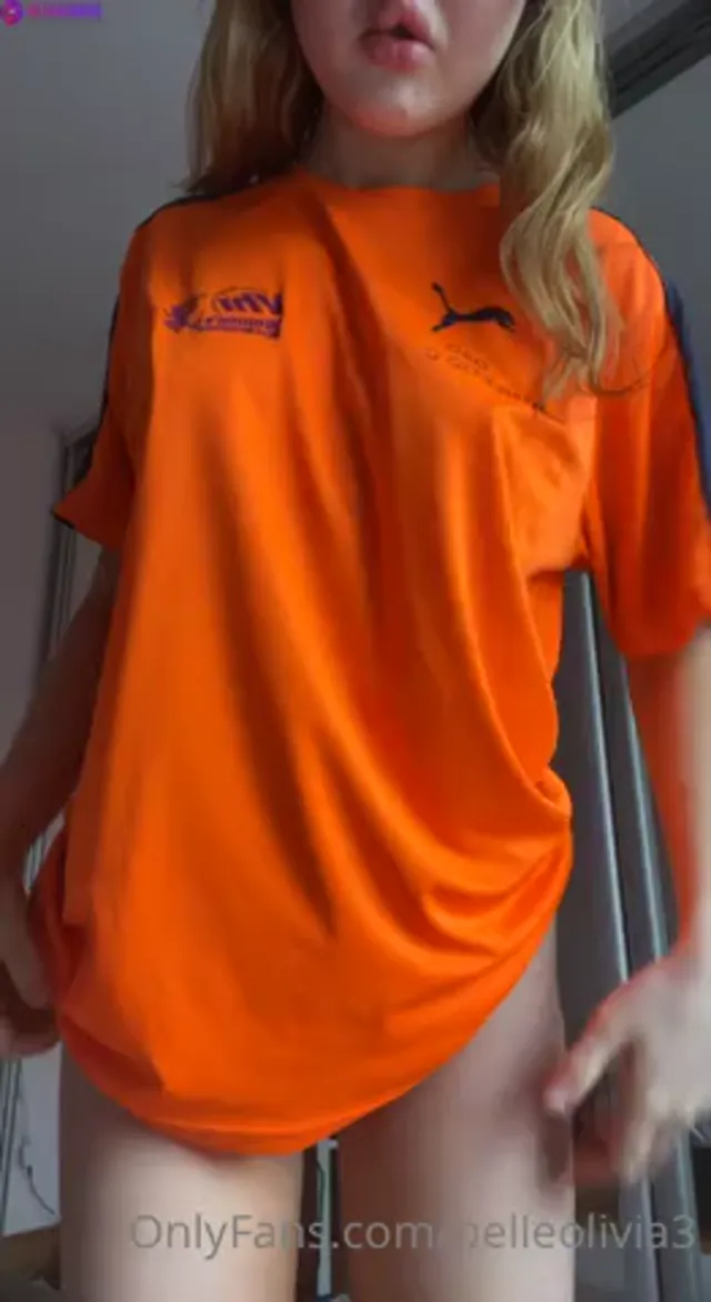 Peeking Nipples Of BelleOlivia3