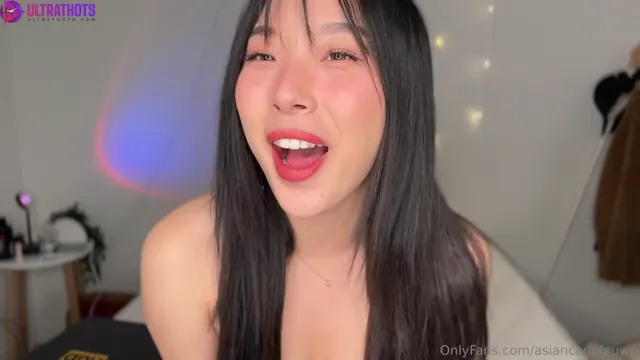Elle Lee – Pounded by Big Asian Cock on Webcam