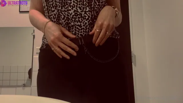 Danishmommy showing off her big ass and tits