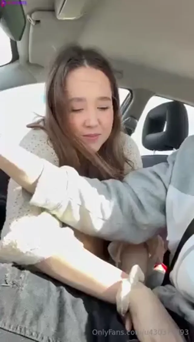 Finnish misskultanen sucking dick in car