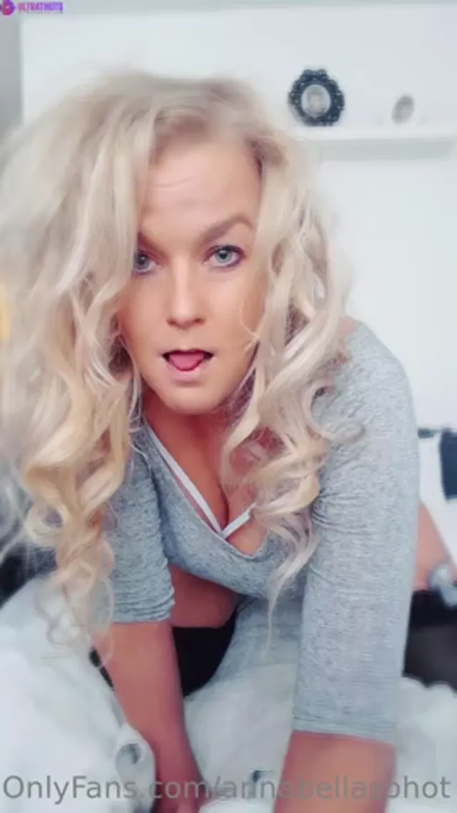 Finnish milf bellasohot80 masturbating