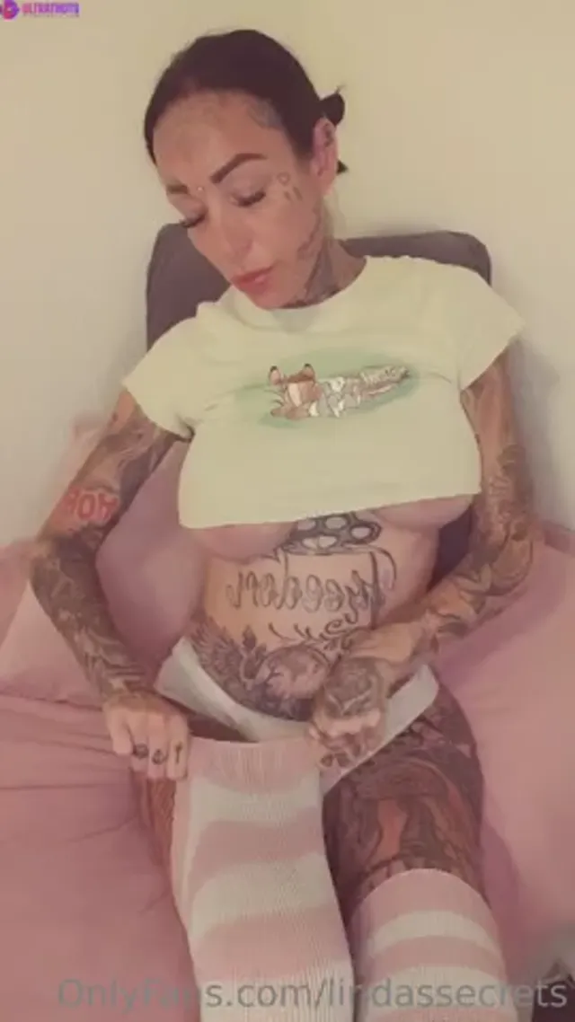 Swedish lindassecrets masturbating 1