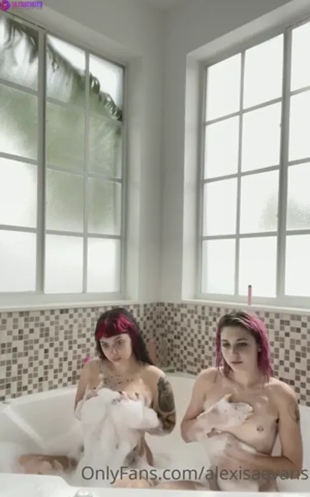 Alexis Evens – Lesbian Pussy Licking And Dildo Fucking in Bathtub