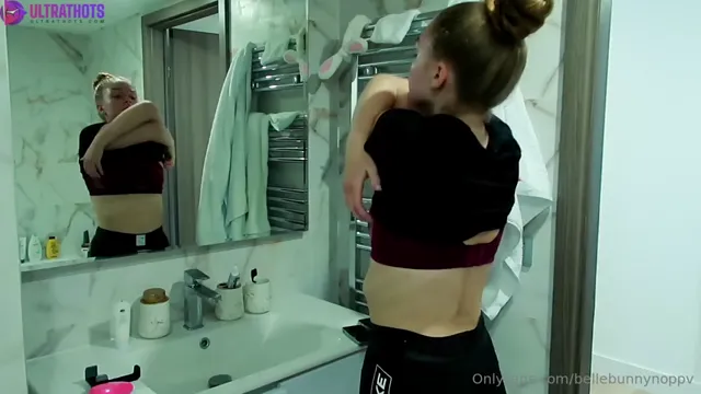 Bellabluebunny Stripping And Fucking Pussy in bathtub with Dildo