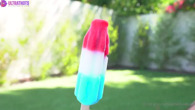 VanessasButt Soft Lesbian Play In The Garden