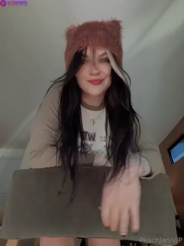 PeachJars – Pussy Teasing Video in Closeup