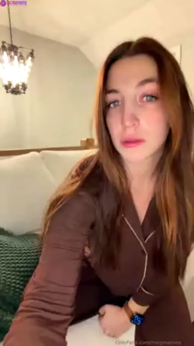 Megan Mccarthy – Bathtub Livestream With Nude Striptease