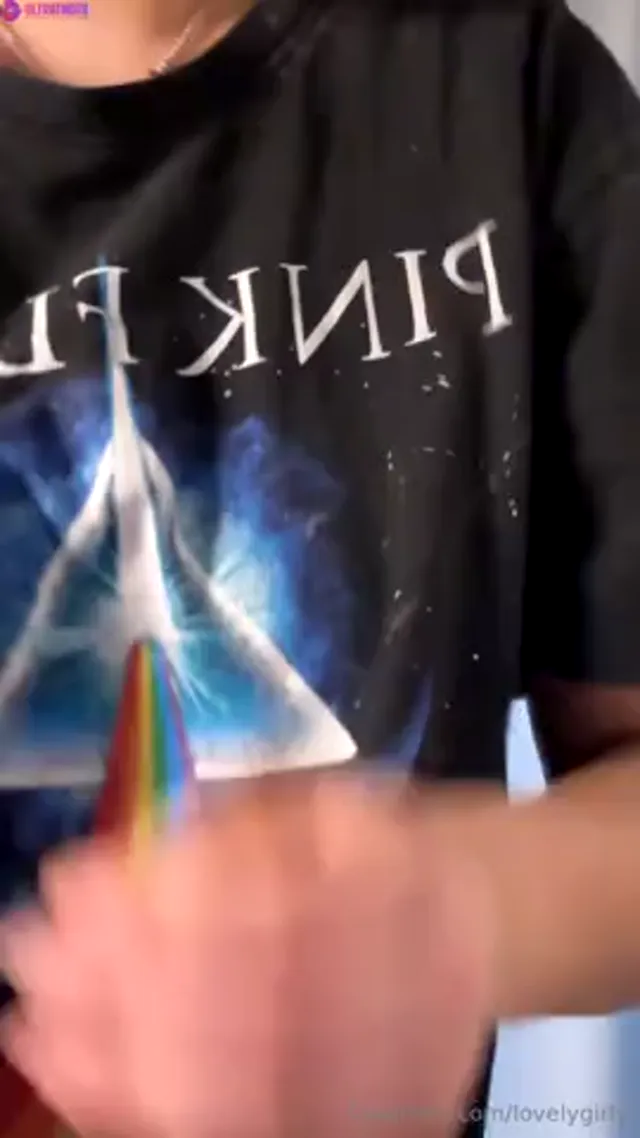 Finnish lovelygirly oiling up her tits