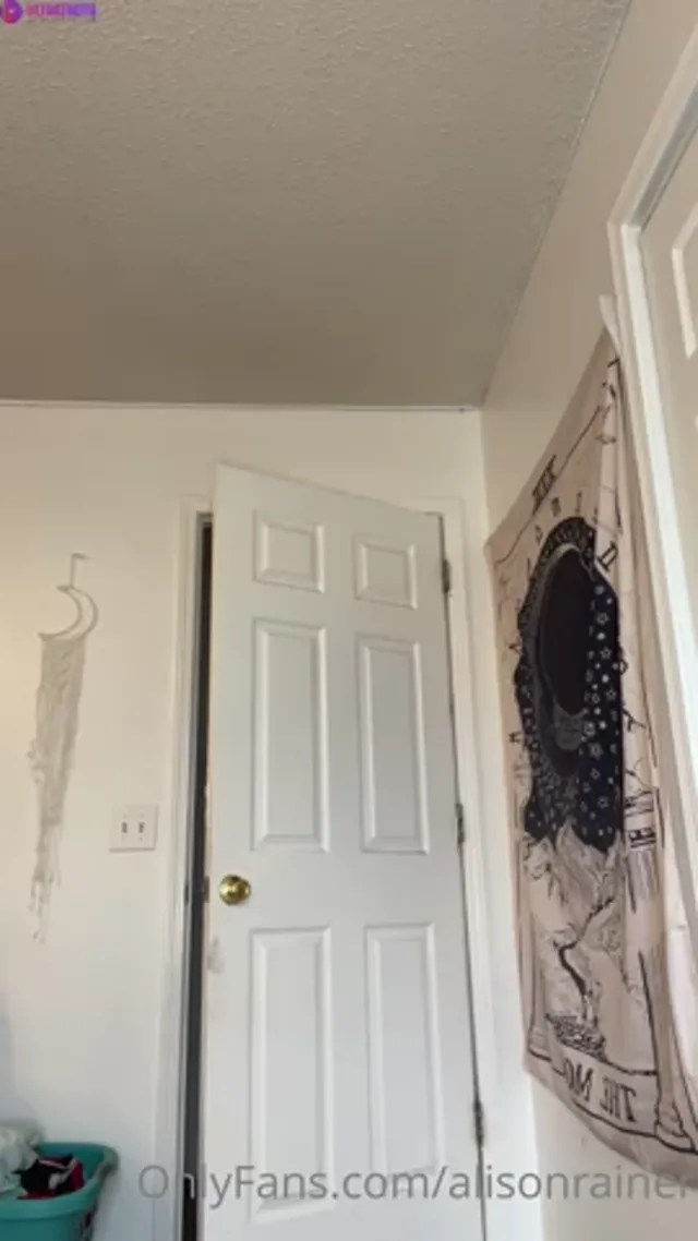 Alison Rainer Masturbates After Shower