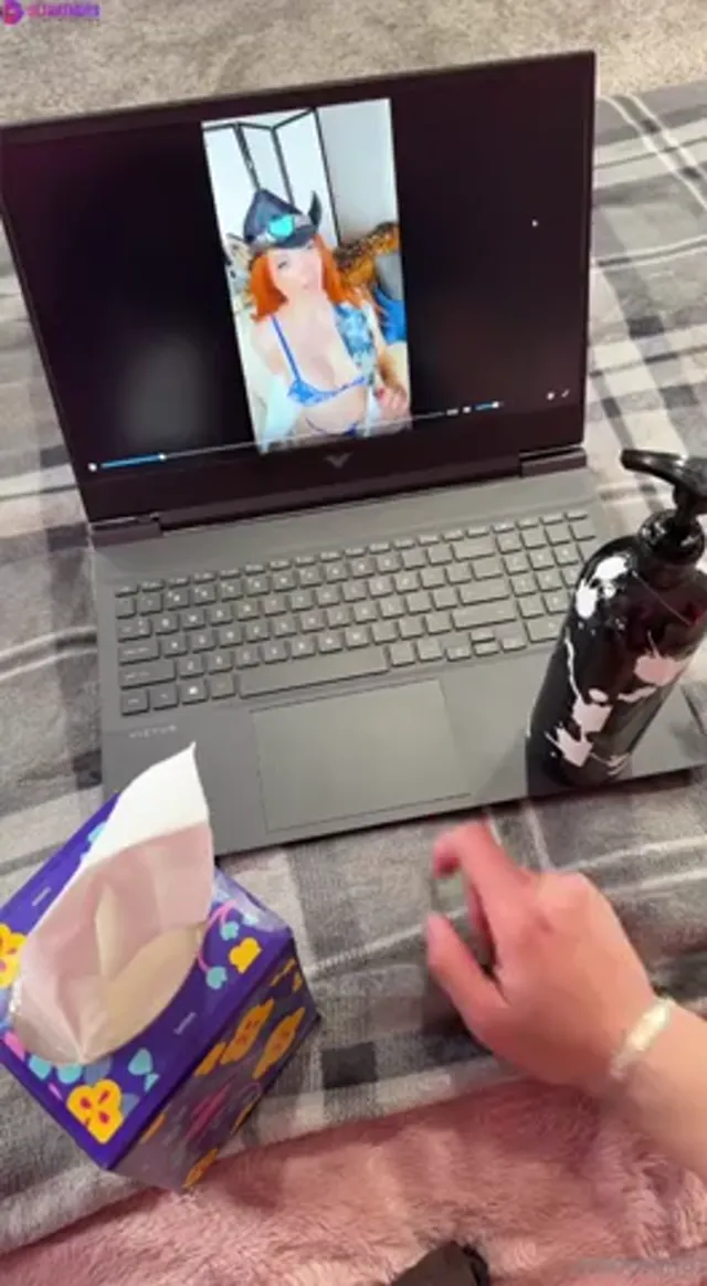 Amouranth – Twitch Streamer Sucks And Fucks