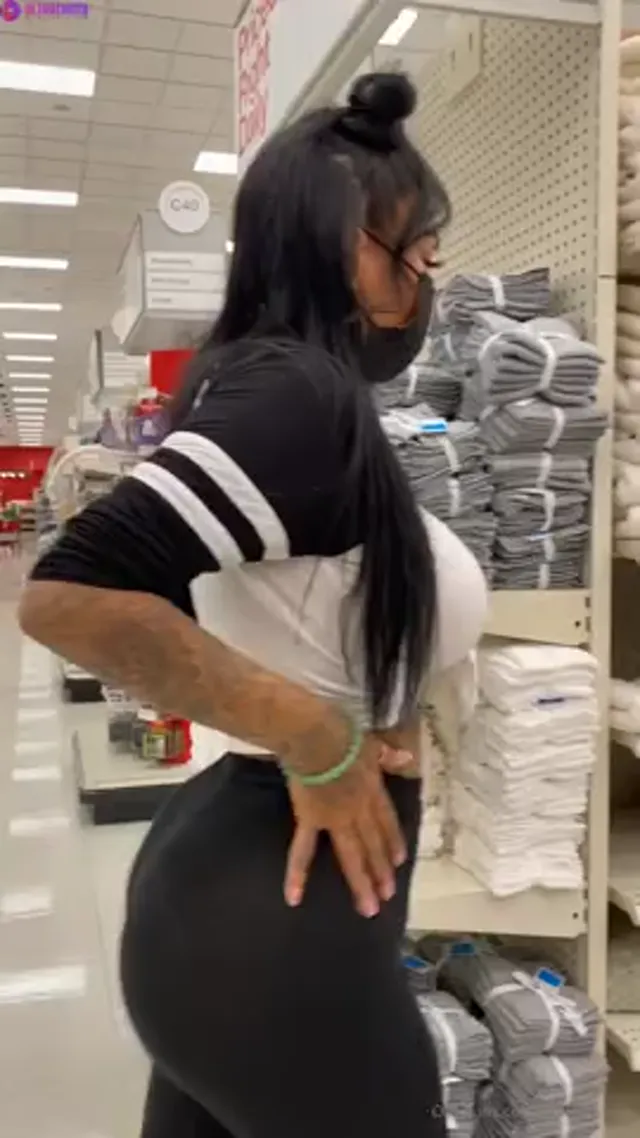Brittanya Razavi Flashing In Public And Masturbates In Parking Lot