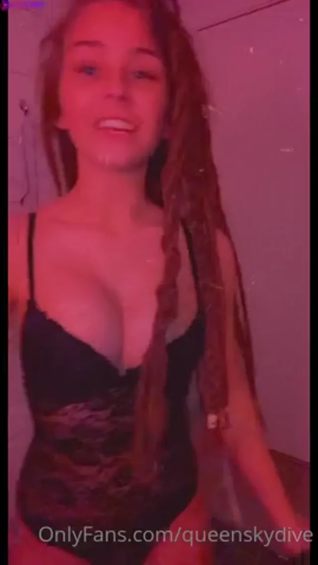 Norwegian Rasta Babe QueenSkyDive Hot Striptease