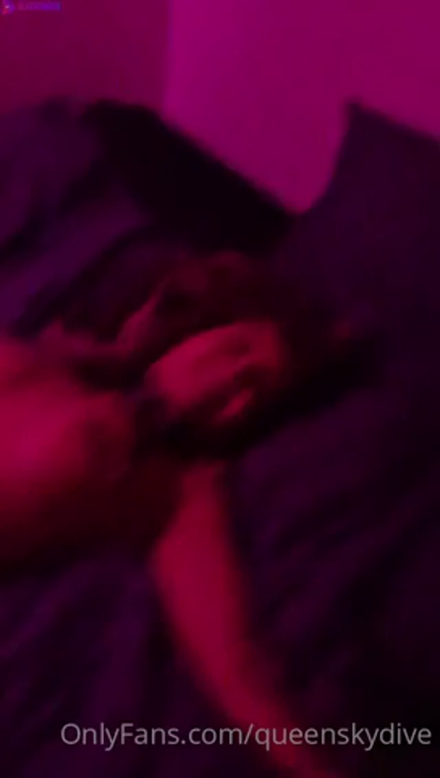 Norwegian Rasta Babe QueenSkyDive – Tied Up Magic Wand Pussy Play