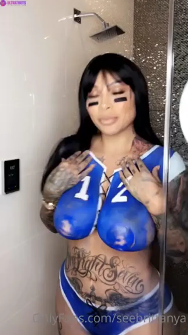 Brittanya Razavi Lesbian Cheerleader Under The Shower