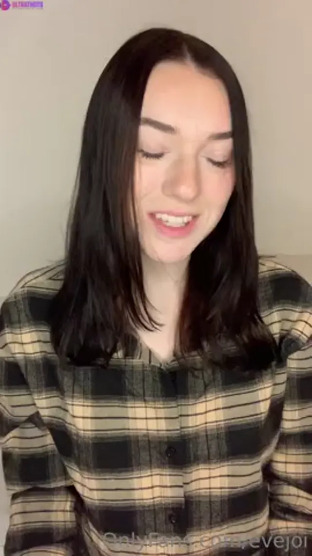 Evejoi – Natural Babe Stripping And Masturbating with Sextoys