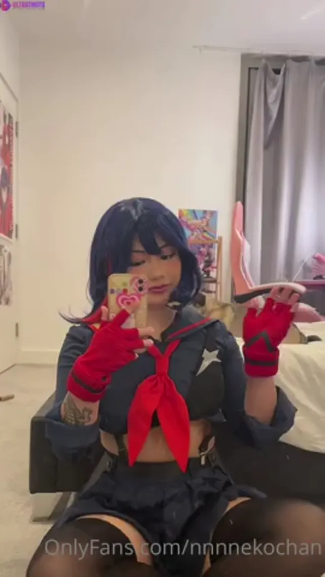 Nnnnekochan – Asian Cosplayer Deepthroating Big Dildo