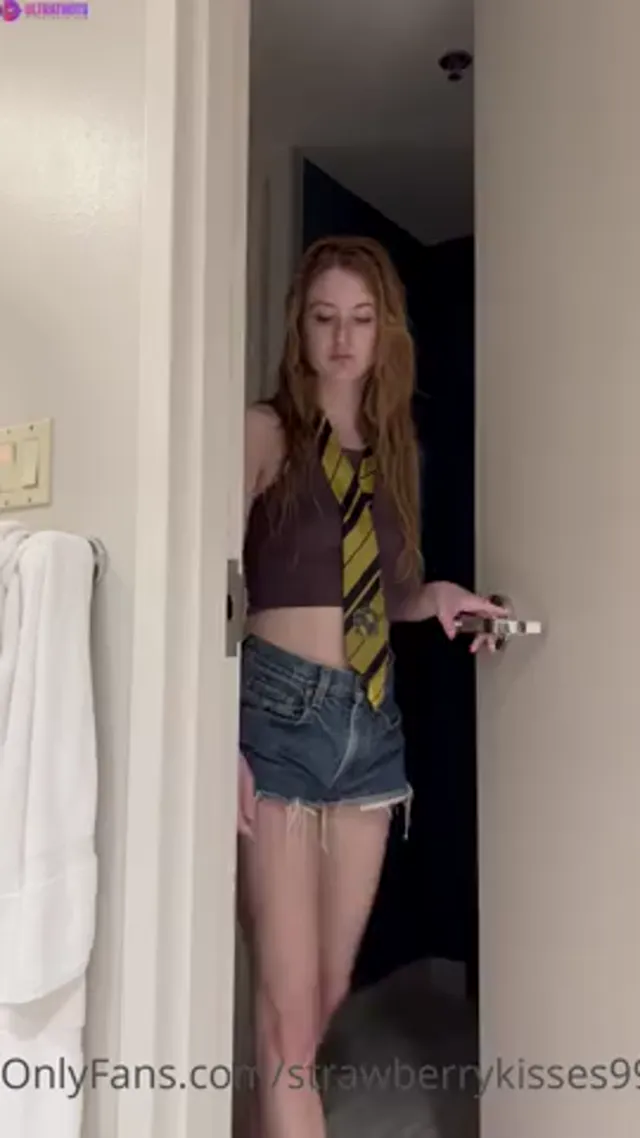 Strawberrykisses99 – All Natural Ginger Babe Showering Nude