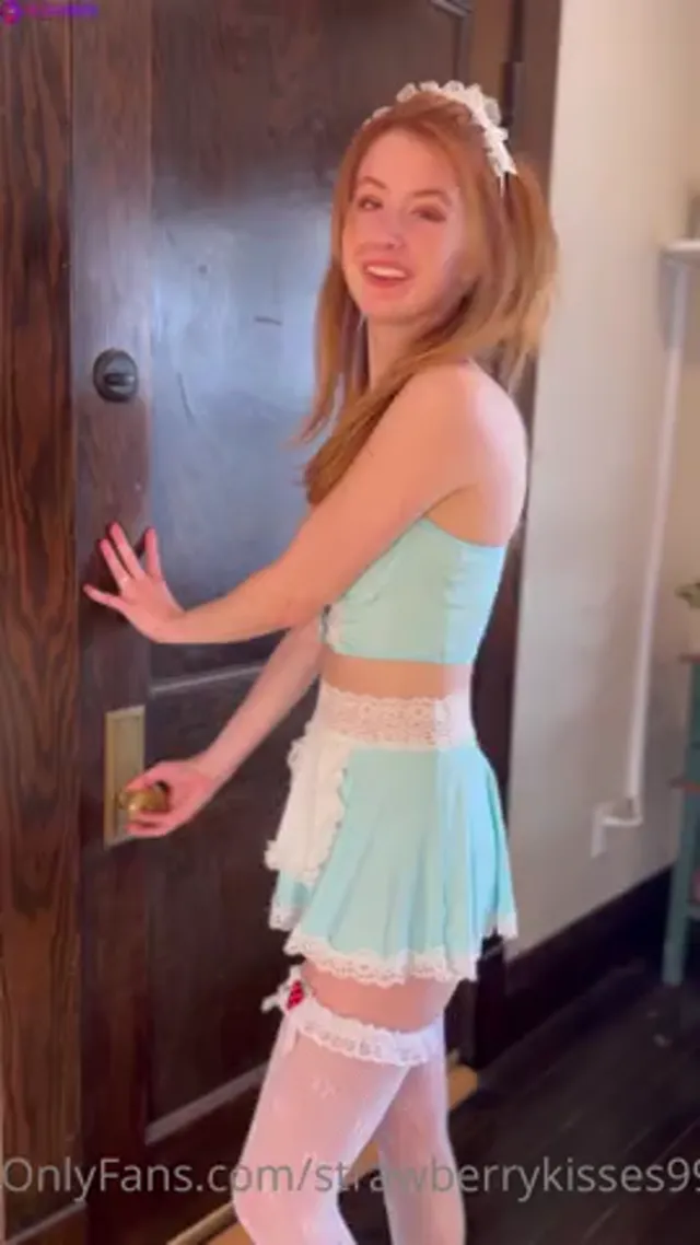 Strawberrykisses99 – Slutty Ginger Giving Handjob to Exploding Cumshot