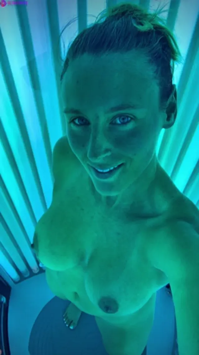 MommysFunTime Full Nude Tanning Compilation