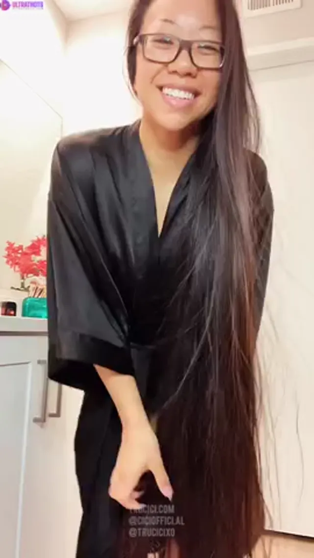 Trucici Striptease And Booty Shake