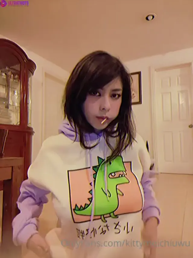 KittyMeichi Flashing Tits And Ass