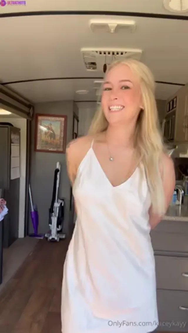 KaceyKayy Craves A Plug In Her Little Asshole