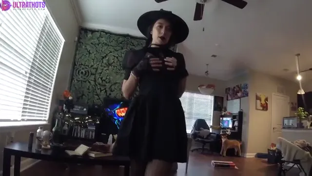 Wicked Witch SexyFlowerWater Ready To Swallow Cumshot
