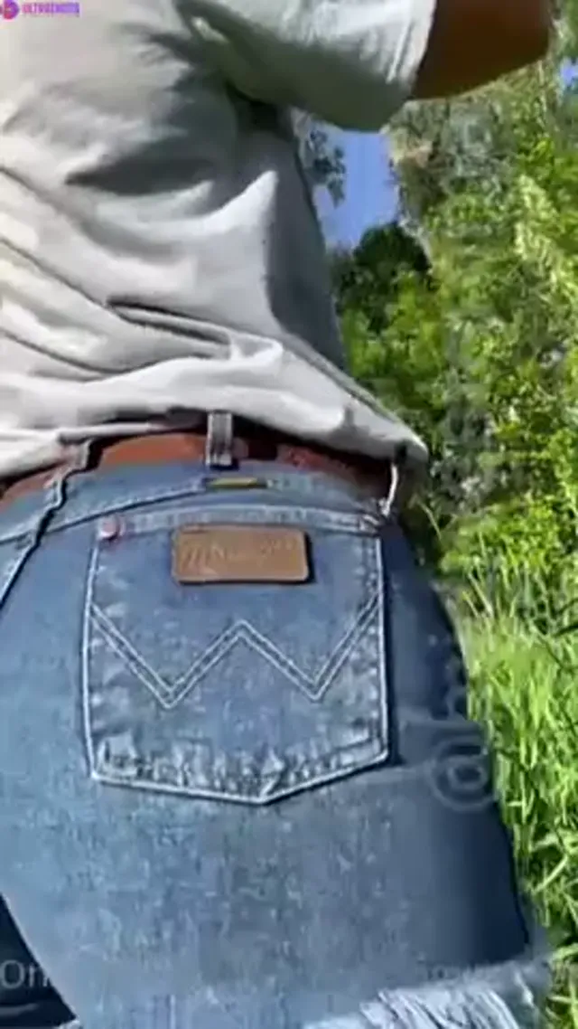 Emma Claire Fucked Saddle Dildo In Her Asshole