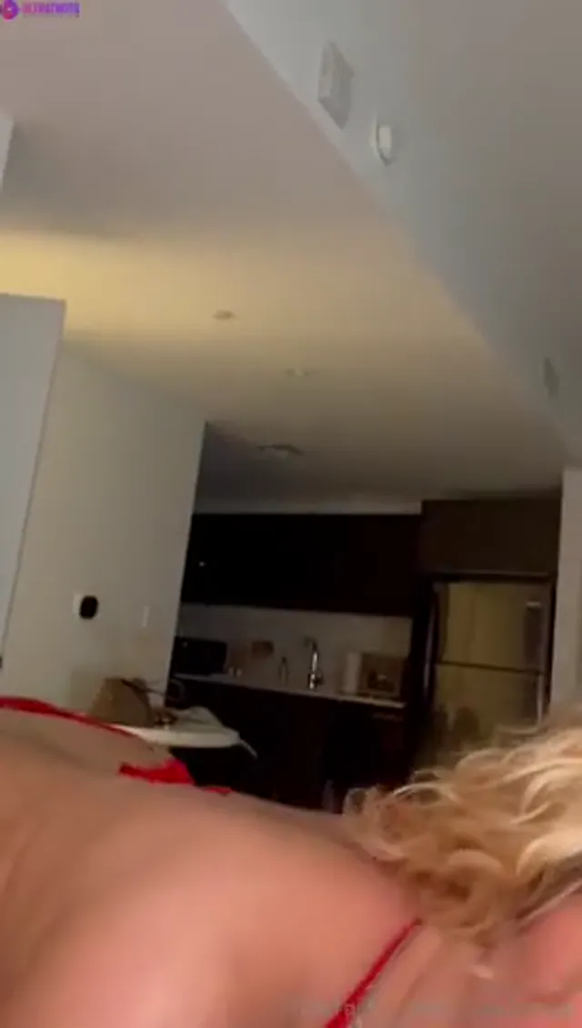 Cassie2Sassy – First Time Getting Fucked By Massive BBC