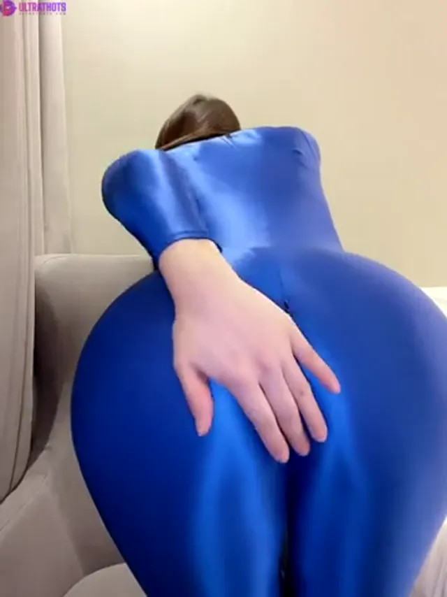 Xxapple Teasing In Sexy Dress