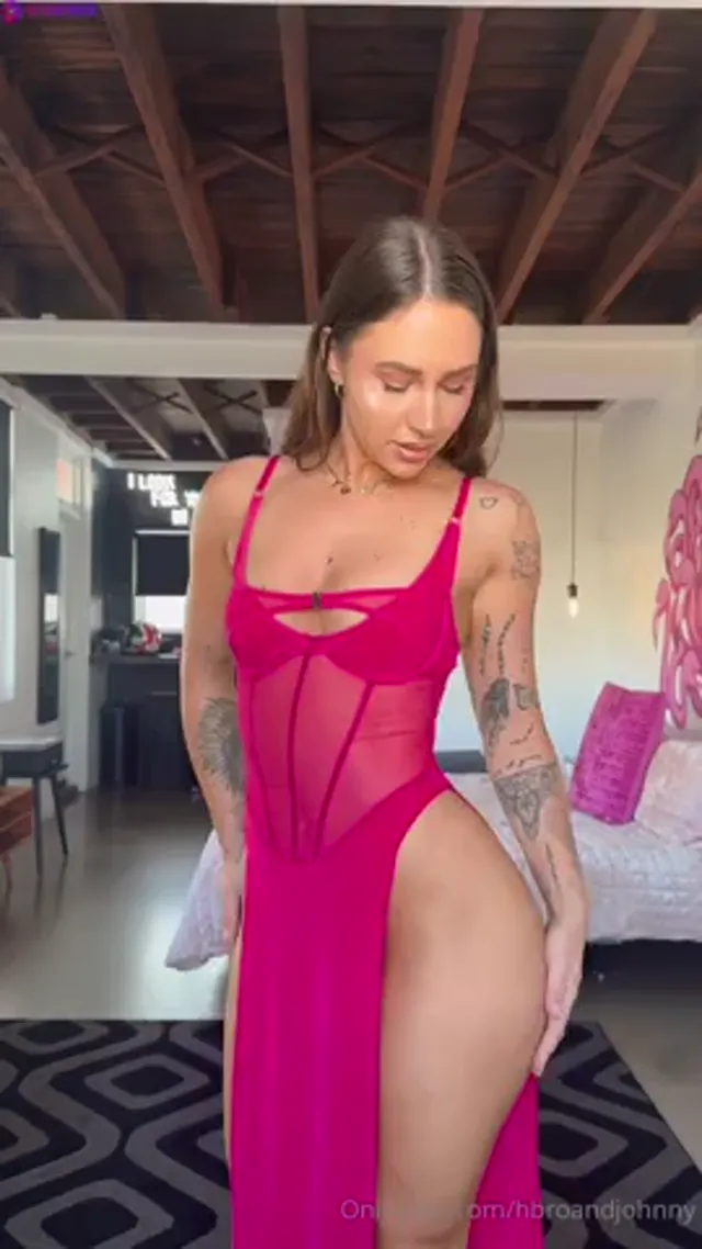 Holly Brougham – Pink Lingerie Sextape