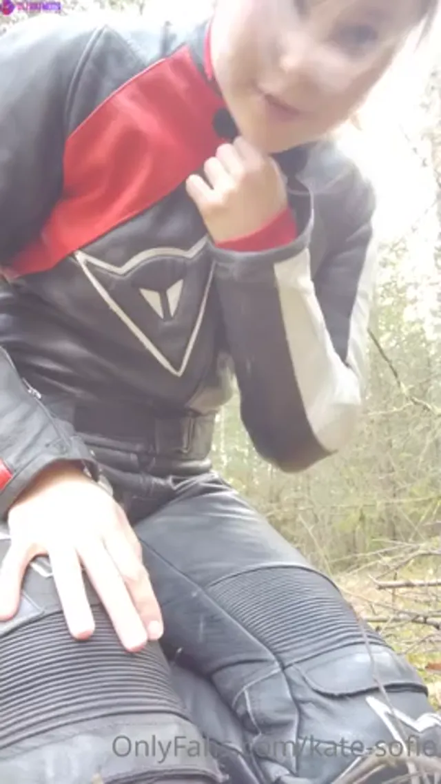 Kate S Public Finger Danish