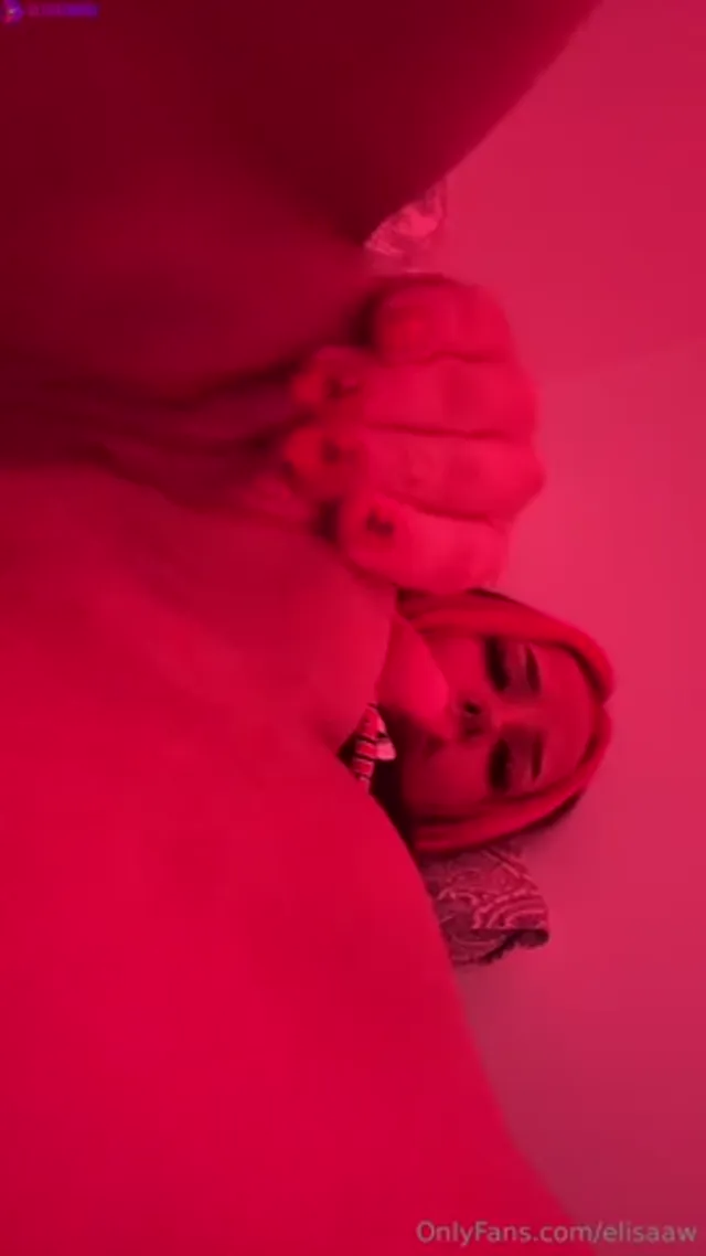 Finnish Elisaaw Pusst Bate Close-up