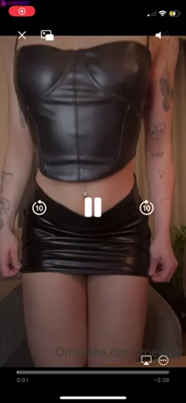 German Babe Zoeywgr Masturbating Pussy