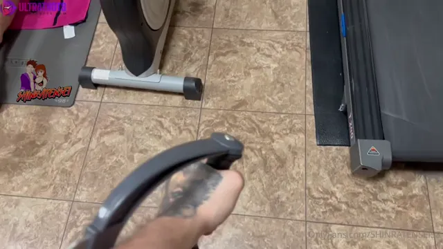 Shinratensei98 Secuced In The Gym To Give Handjob In Public POV