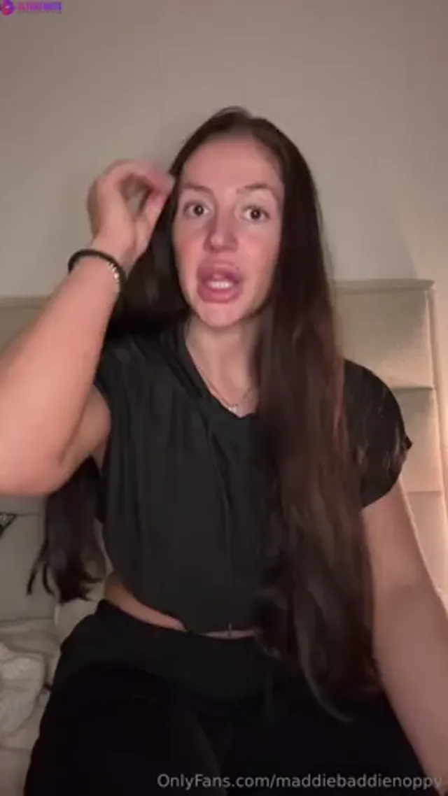 Maddiebaddie green huge dildo missonary