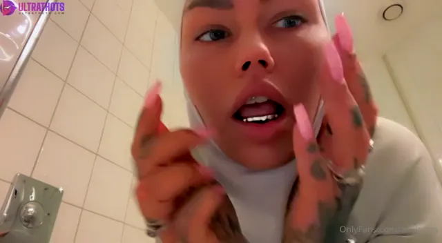 Norwegian Adultekra Stripping