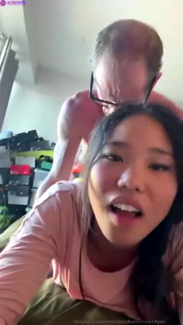 MichelleFromChina – Livestreaming Sextape With Old Guy