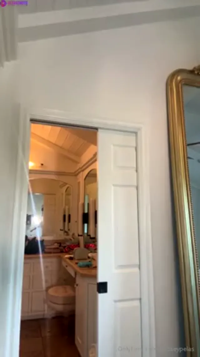 Lindsey Pelas – Full 24th March Livestream