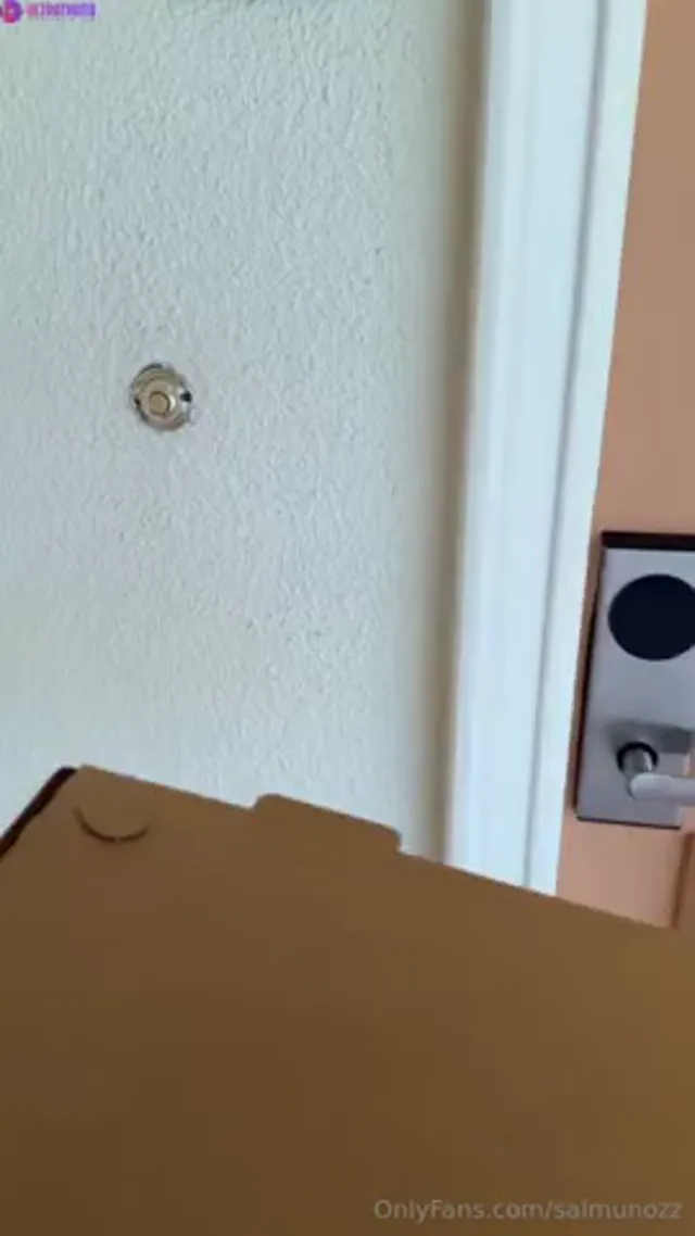 Salarrea Sucking And Fucking Delivery Guy