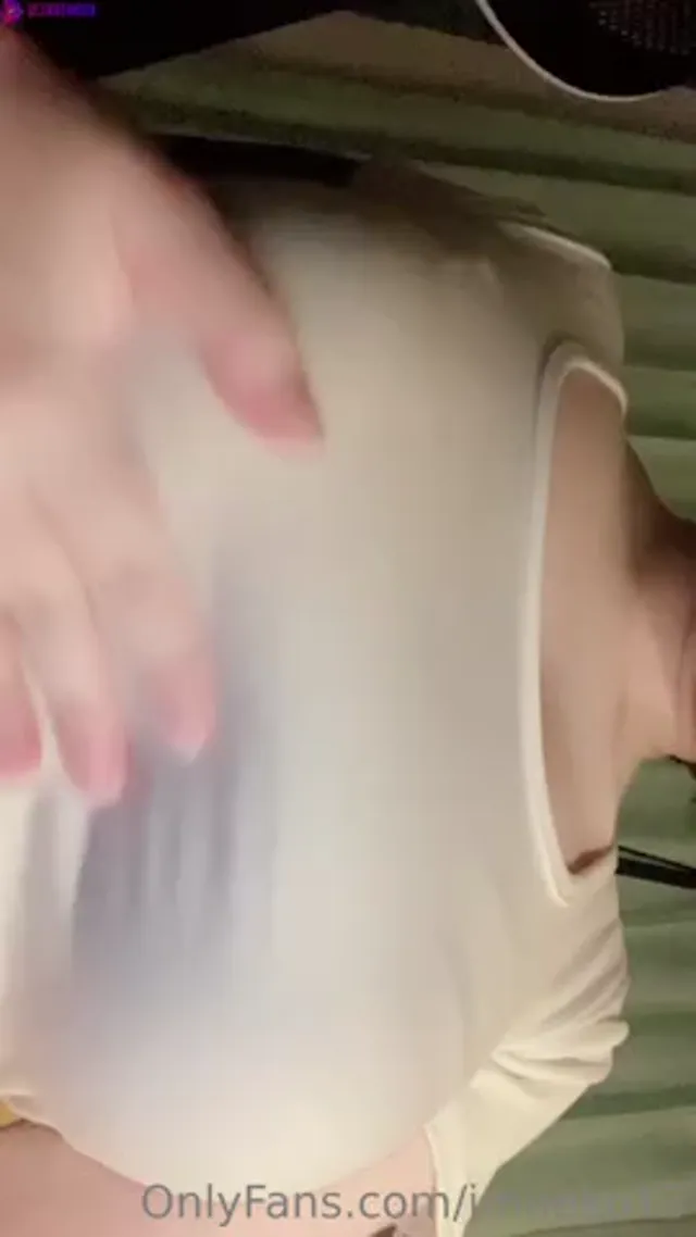 Imneko13 Flashing Big Tits On Cam